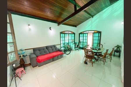 Casa à venda com 3 quartos, 273m² em Itaipu, Niterói
