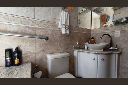 Casa de condomínio à venda com 140m², 3 quartos e 1 vaga Casa de condomínio à venda com 140m², 3 quartos e 1 vagaBanheiro da Suíte
