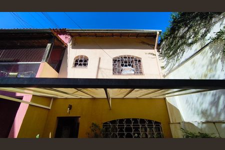 Casa de condomínio à venda com 140m², 3 quartos e 1 vaga Casa de condomínio à venda com 140m², 3 quartos e 1 vagaFachada