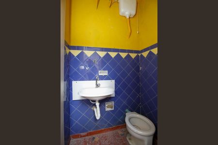 Casa para alugar com 120m², 2 quartos e sem vaga Casa para alugar com 120m², 2 quartos e sem vagaBanheiro de Serviço