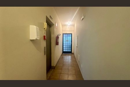 Apartamento à venda com 77m², 2 quartos e 2 vagas Apartamento à venda com 77m², 2 quartos e 2 vagasHall do elevador