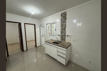 Cozinha de apartamento para alugar com 2 quartos, 50m² em Vila Nhocuné, São Paulo