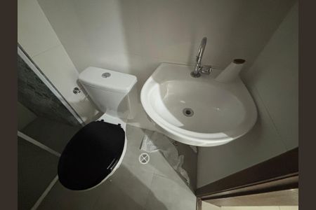Apartamento para alugar com 50m², 2 quartos e sem vaga Apartamento para alugar com 50m², 2 quartos e sem vagaBanheiro