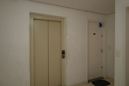 Apartamento para alugar com 45m², 2 quartos e 1 vagaÁrea comum - Saguão do andar
