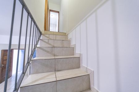 Casa de condomínio para alugar com 60m², 2 quartos e 1 vagaEscada