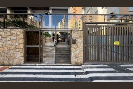 Apartamento para alugar com 120m², 4 quartos e sem vaga Apartamento para alugar com 120m², 4 quartos e sem vagaFachada