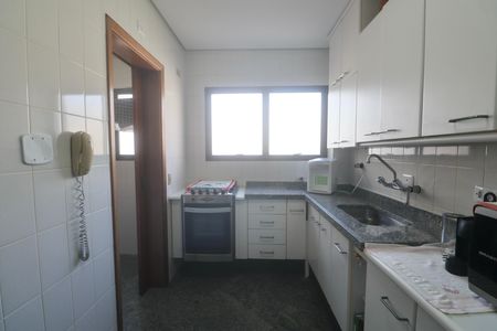 Apartamento para alugar com 120m², 4 quartos e sem vaga Apartamento para alugar com 120m², 4 quartos e sem vagaCozinha