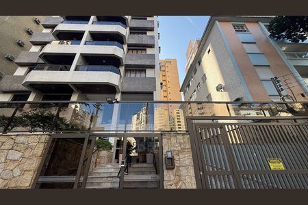 Apartamento para alugar com 120m², 4 quartos e sem vaga Apartamento para alugar com 120m², 4 quartos e sem vagaFachada