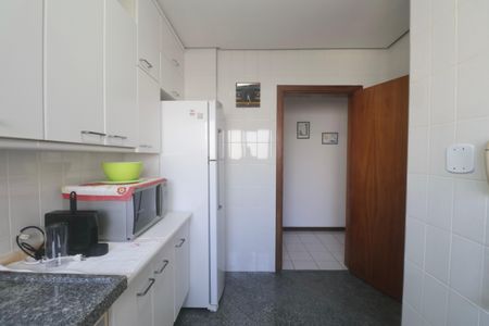 Apartamento para alugar com 120m², 4 quartos e sem vaga Apartamento para alugar com 120m², 4 quartos e sem vagaCozinha