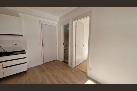 Sala/Cozinha de apartamento para alugar com 2 quartos, 35m² em Jardim Sabara, São Paulo