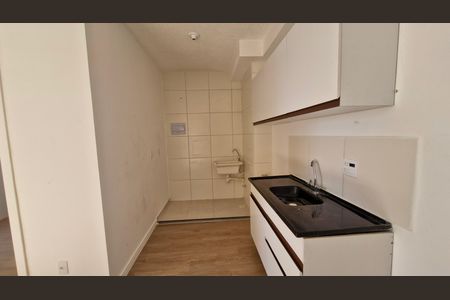 Cozinha de apartamento para alugar com 2 quartos, 35m² em Jardim Sabara, São Paulo