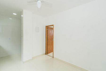 Sala de apartamento para alugar com 1 quarto, 35m² em Olaria, Rio de Janeiro