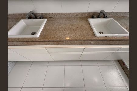 Apartamento à venda com 260m², 4 quartos e 3 vagasSuíte 1 (Master) - Banheiro