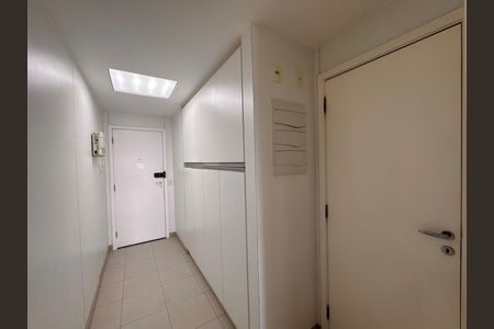 Apartamento à venda com 260m², 4 quartos e 3 vagasCozinha e Área de Serviço