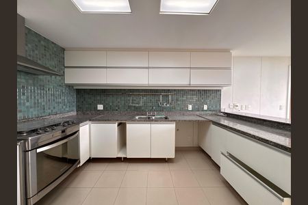 Apartamento à venda com 260m², 4 quartos e 3 vagasCozinha e Área de Serviço