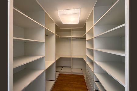 Apartamento à venda com 260m², 4 quartos e 3 vagasSuíte 1 (Master) - Closet
