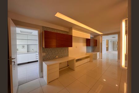 Apartamento à venda com 260m², 4 quartos e 3 vagasHall Íntimo
