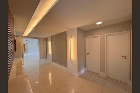 Apartamento à venda com 260m², 4 quartos e 3 vagasHall Íntimo