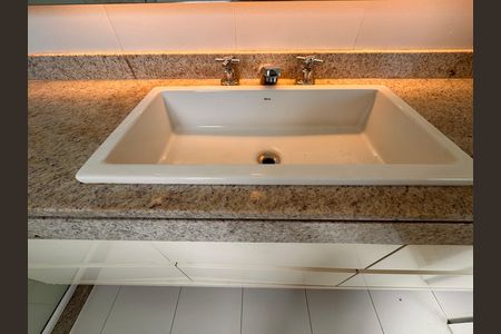 Apartamento à venda com 260m², 4 quartos e 3 vagasSuíte 4 - Banheiro
