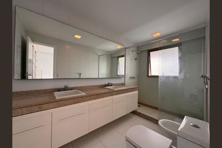 Apartamento à venda com 260m², 4 quartos e 3 vagasSuíte 1 (Master) - Banheiro