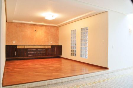 Casa para alugar com 4 quartos, 533m² em Jardim Prudência, São Paulo
