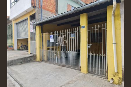 Casa para alugar com 55m², 1 quarto e sem vaga Casa para alugar com 55m², 1 quarto e sem vagaFachada do imóvel com placa QuintoAndar