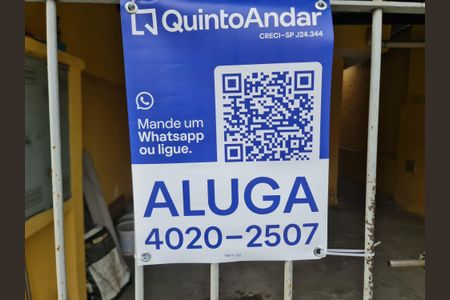 Casa para alugar com 55m², 1 quarto e sem vaga Casa para alugar com 55m², 1 quarto e sem vagaFachada do imóvel com placa QuintoAndar