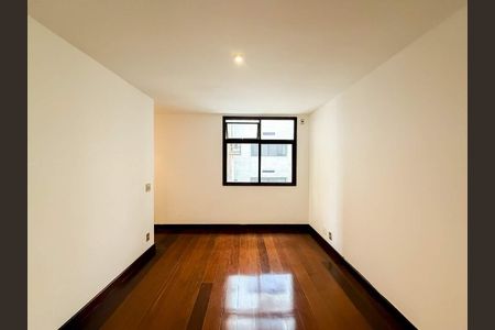Apartamento à venda com 294m², 4 quartos e 4 vagas