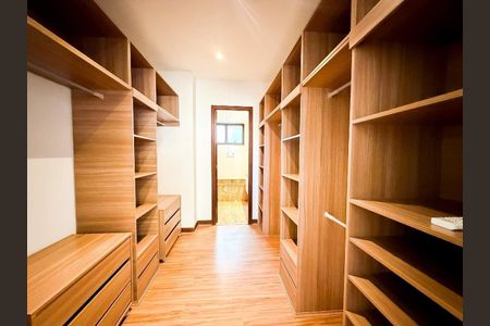 Apartamento à venda com 294m², 4 quartos e 4 vagas