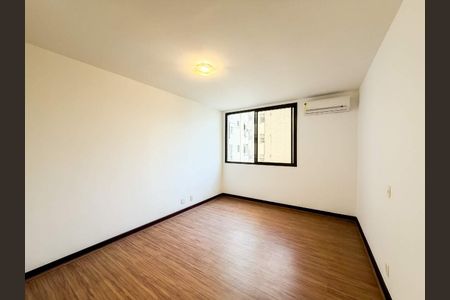 Apartamento à venda com 294m², 4 quartos e 4 vagas