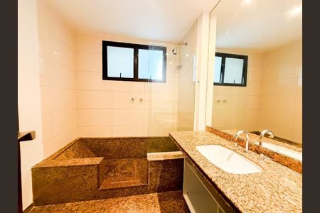 Apartamento à venda com 294m², 4 quartos e 4 vagas