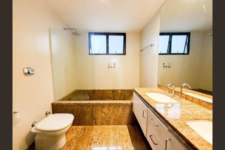Apartamento à venda com 294m², 4 quartos e 4 vagas