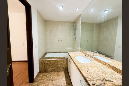 Apartamento à venda com 294m², 4 quartos e 4 vagas