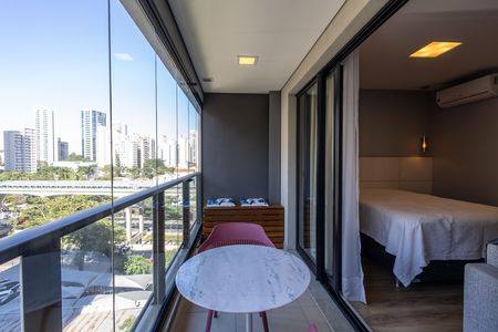 Varanda de kitnet/studio para alugar com 1 quarto, 40m² em Campo Belo, São Paulo