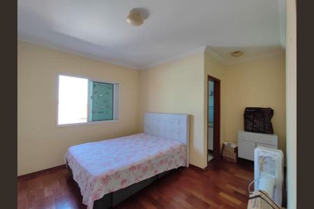 Casa à venda com 128m², 3 quartos e 4 vagas