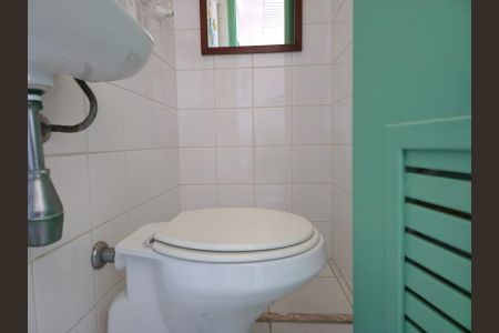 Apartamento à venda com 145m², 4 quartos e 3 vagas Apartamento à venda com 145m², 4 quartos e 3 vagasLavabo de Serviço