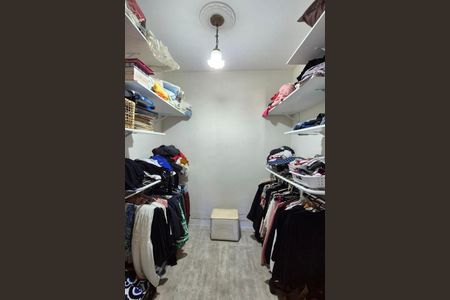 Casa à venda com 200m², 5 quartos e 5 vagasCloset da Suíte