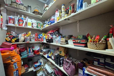 Casa à venda com 200m², 5 quartos e 5 vagasDespensa 