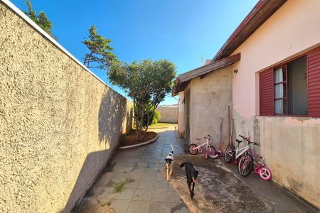 Casa à venda com 200m², 5 quartos e 5 vagasCorredor 