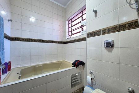 Casa à venda com 200m², 5 quartos e 5 vagasBanheiro da Suíte