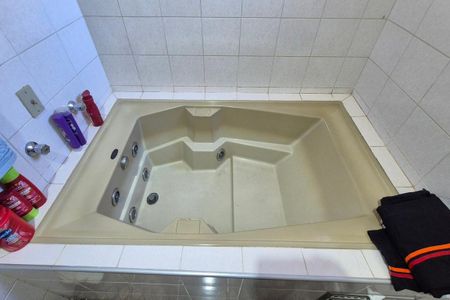 Casa à venda com 200m², 5 quartos e 5 vagasDetalhe do Banheiro da Suite