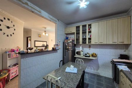 Casa à venda com 200m², 5 quartos e 5 vagasCozinha 