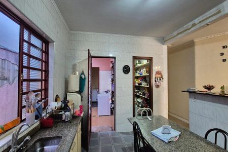 Casa à venda com 200m², 5 quartos e 5 vagasCozinha 