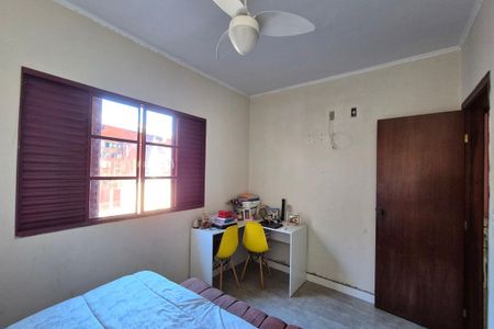 Casa à venda com 200m², 5 quartos e 5 vagasQuarto 4 - Suíte