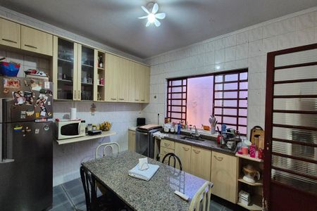Casa à venda com 200m², 5 quartos e 5 vagasCozinha 