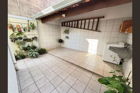 Casa à venda com 209m², 4 quartos e 4 vagas