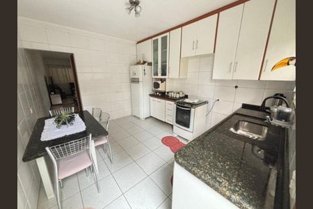 Casa à venda com 4 quartos, 209m² em Jardim Santa Mena, Guarulhos