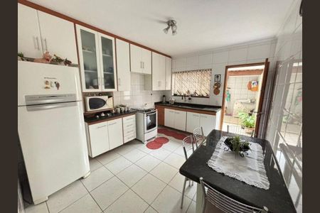 Casa à venda com 4 quartos, 209m² em Jardim Santa Mena, Guarulhos
