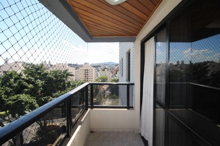 Apartamento para alugar com 100m², 3 quartos e 2 vagasVaranda