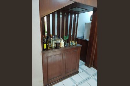 Casa à venda com 107m², 4 quartos e sem vaga